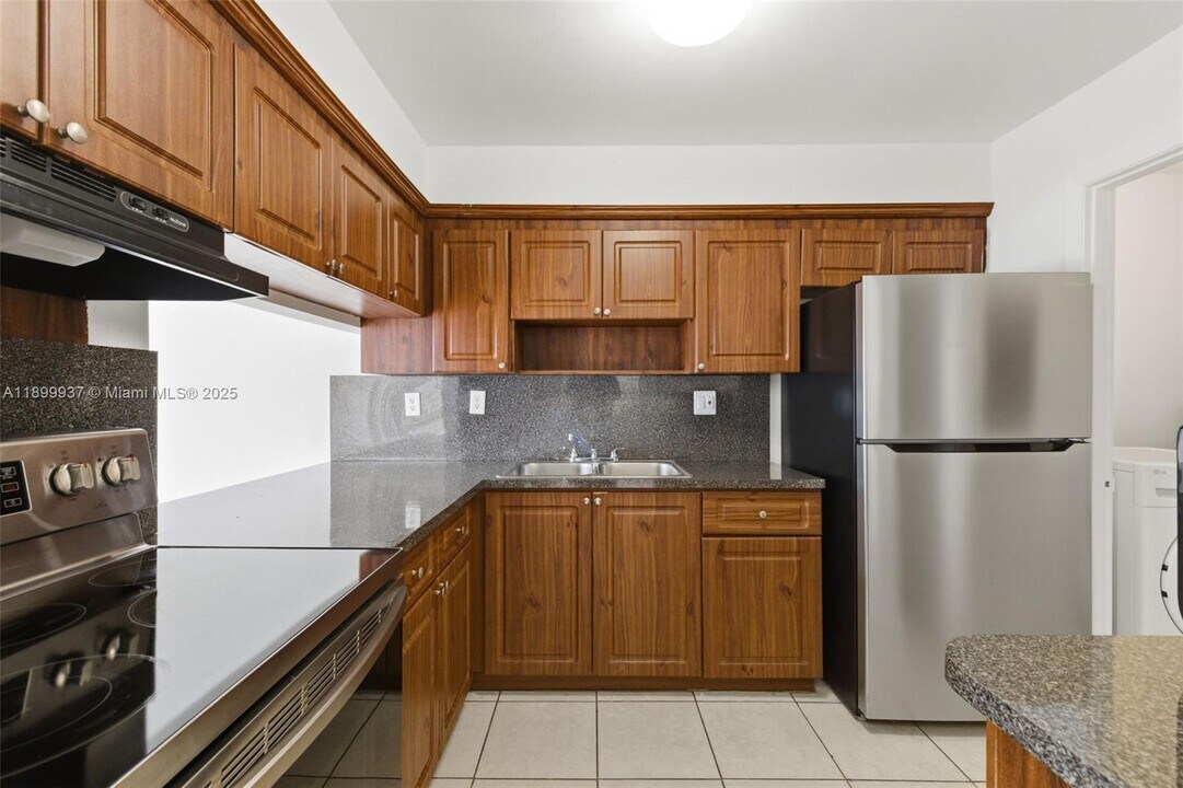 624 NW 11th St in Miami, FL - Building Photo