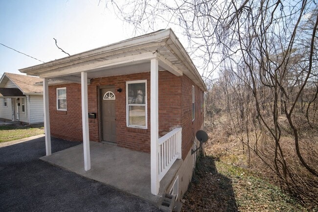 2705 Palmer Ave in Alton, IL - Foto de edificio - Building Photo