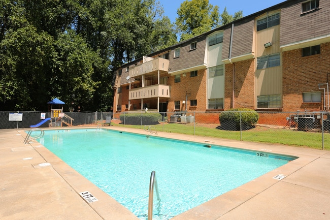 Royal Manor Apartments