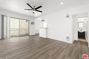 612 Huntley Dr, Unit 6 in West Hollywood, CA - Building Photo