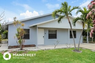 611 Alpine Ave in Lake Worth Beach, FL - Building Photo