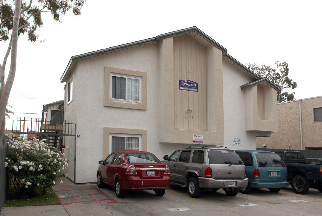 Bridgeport Apartments in San Diego, CA - Building Photo