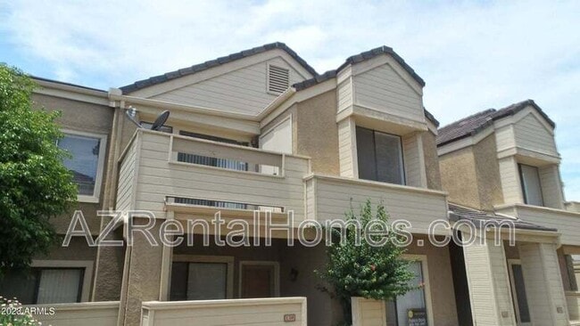 property at 2035 S Elm St