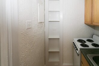 562 W Arlington Pl, Unit 603 in Chicago, IL - Building Photo - Building Photo