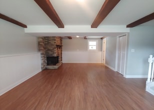 1910 Hollywood Ave in Hanover Park, IL - Building Photo - Building Photo