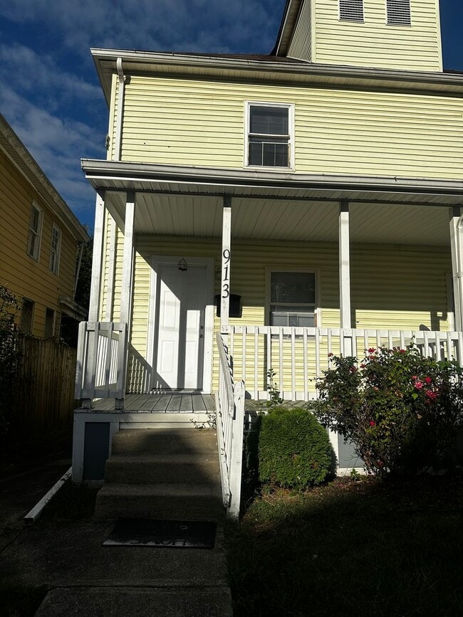 property at 913 Oakwood Ave