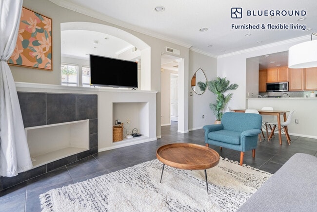 12963 W Runway Rd in Los Angeles, CA - Building Photo - Building Photo