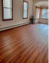 6537 79th Pl in Middle Village, NY - Foto de edificio - Building Photo