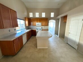 4703 Saguaro Ct in Bakersfield, CA - Building Photo - Building Photo