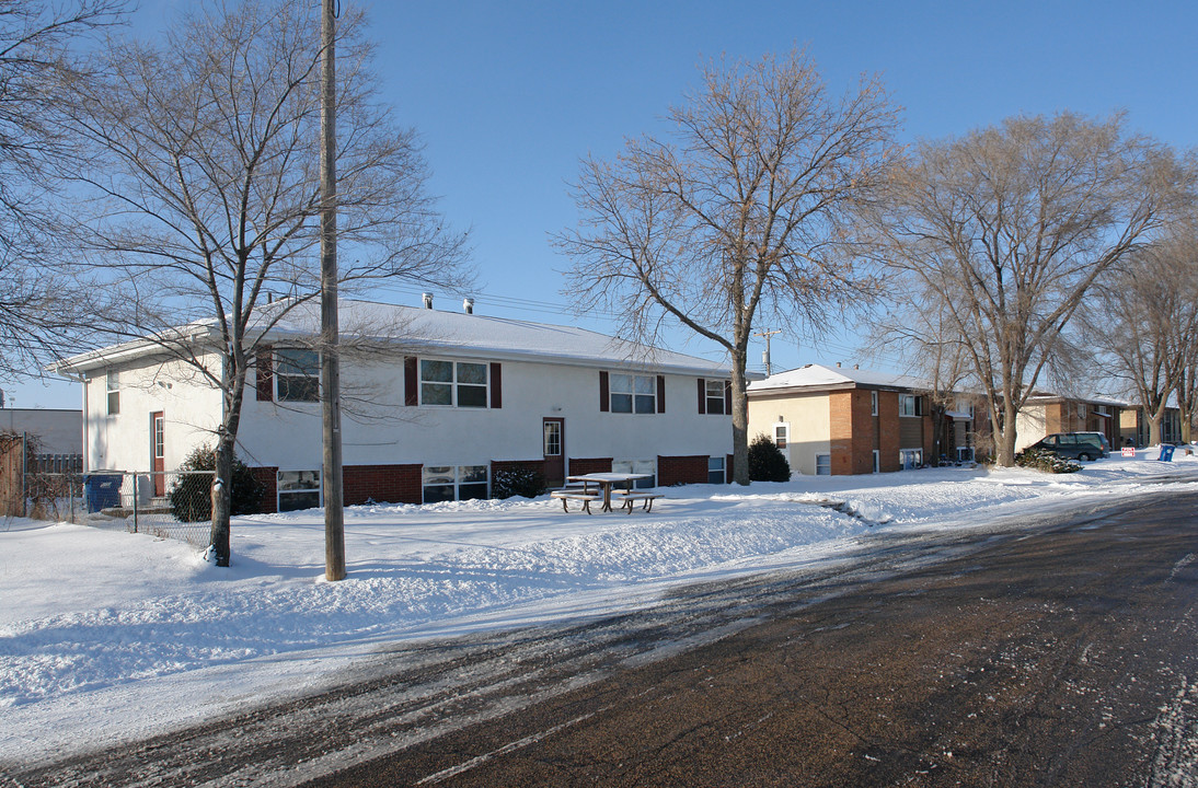 2731-2751 Yellowstone Blvd in Anoka, MN - Building Photo