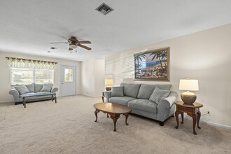 11 Windsor Rd E in Jupiter, FL - Foto de edificio - Building Photo