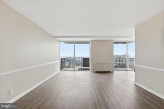 301 N Beauregard St in Alexandria, VA - Building Photo - Building Photo