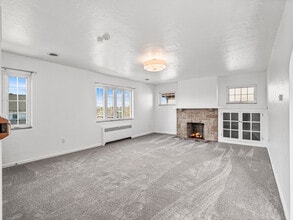 433 Winterhill St, Unit 2 in Pittsburgh, PA - Foto de edificio - Building Photo