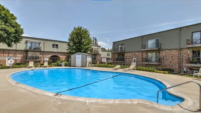 12723 Woodcrest Plz, Unit 224 in Omaha, NE - Building Photo - Building Photo