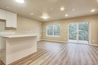 209 Cloverdale Rd in Kalama, WA - Building Photo - Building Photo