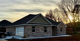 1099 Fuller Ln in Searcy, AR - Building Photo