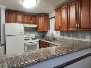 736 N Garfield Ave, Unit 101 in Pasadena, CA - Foto de edificio - Building Photo