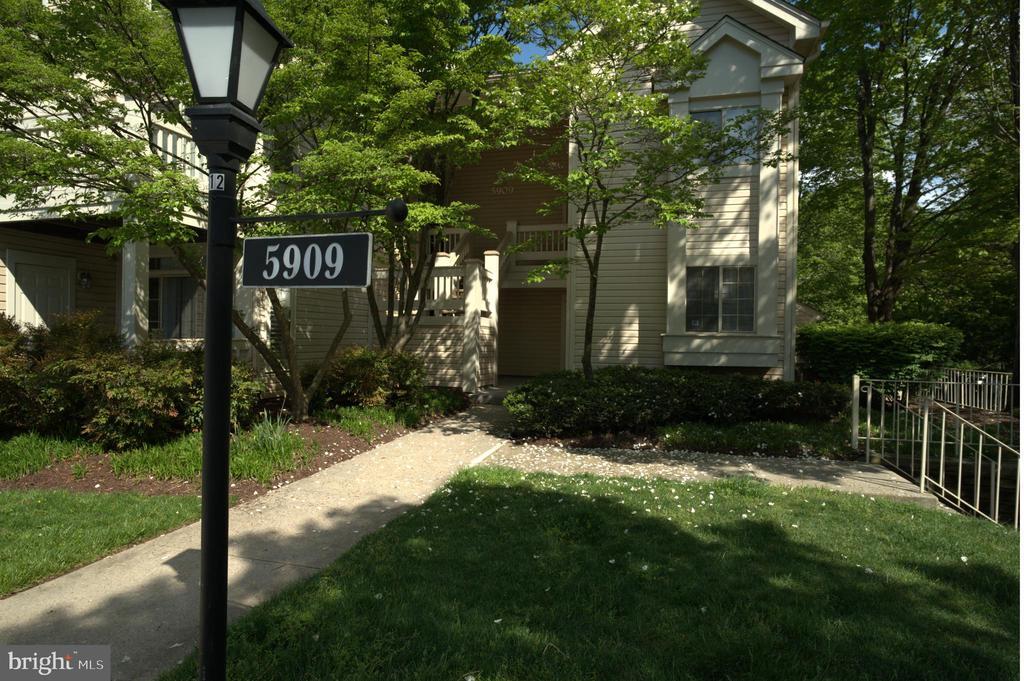 5909 Barbados Pl-Unit -102 in North Bethesda, MD - Building Photo