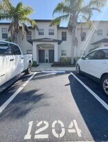 9063 Gervais Cir in Naples, FL - Building Photo