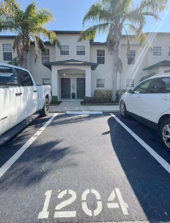 9063 Gervais Cir in Naples, FL - Building Photo