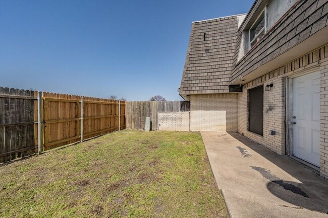 1756 Belshire Ct in Fort Worth, TX - Building Photo - Building Photo