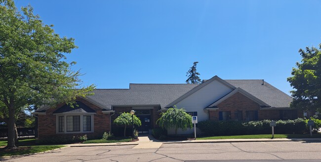 Hickory Square Apartments in Imlay City, MI - Foto de edificio - Building Photo