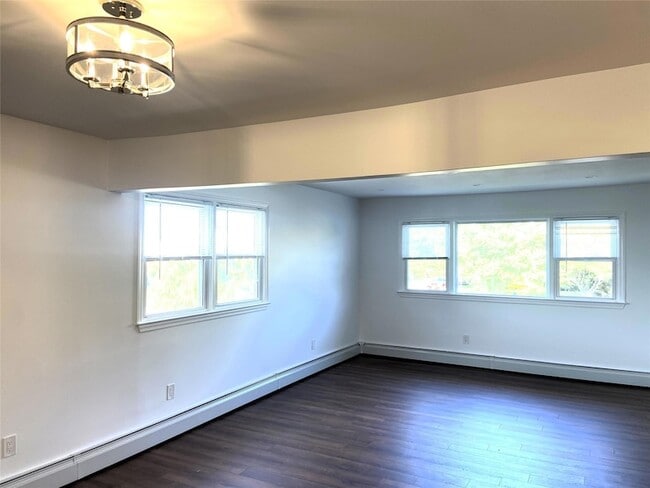 473 Franklin Blvd, Unit Main in Long Beach, NY - Building Photo - Building Photo