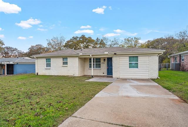 3709 Delaware Trail in Lake Worth, TX - Building Photo