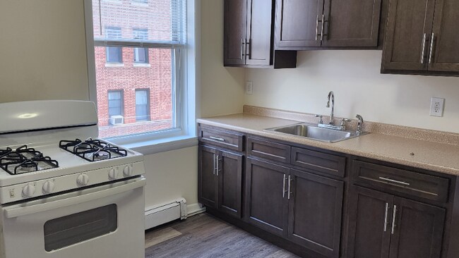 456 John F. Kennedy Blvd-Unit -7 in Bayonne, NJ - Foto de edificio - Building Photo