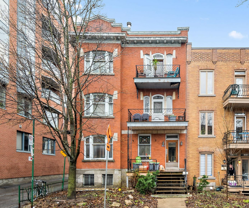 824 Champagneur Av in Outremont, QC - Building Photo