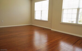 604 Lopez Ln in Morris Plains, NJ - Building Photo - Building Photo