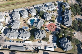 15000 W Airport Blvd, Unit B2 in Sugar Land, TX - Building Photo - Building Photo