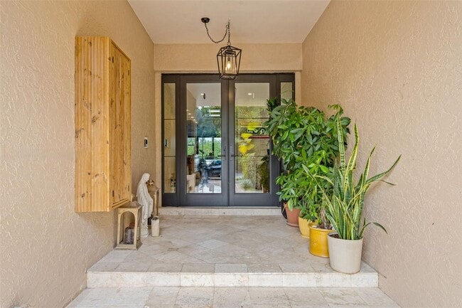 6124 Paradise Point Dr in Palmetto Bay, FL - Building Photo - Building Photo