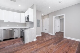 125 Addison St, Unit #2 in Boston, MA - Building Photo - Building Photo