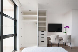 1121 Crandon Blvd, Unit D301 in Key Biscayne, FL - Foto de edificio - Building Photo