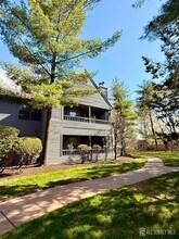 505 Woodhaven Dr in Edison, NJ - Building Photo - Building Photo