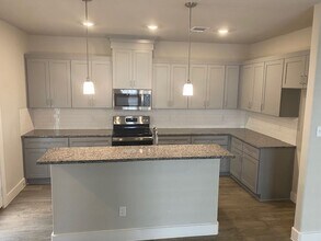 676 The Cottages in Godley, TX - Building Photo - Building Photo
