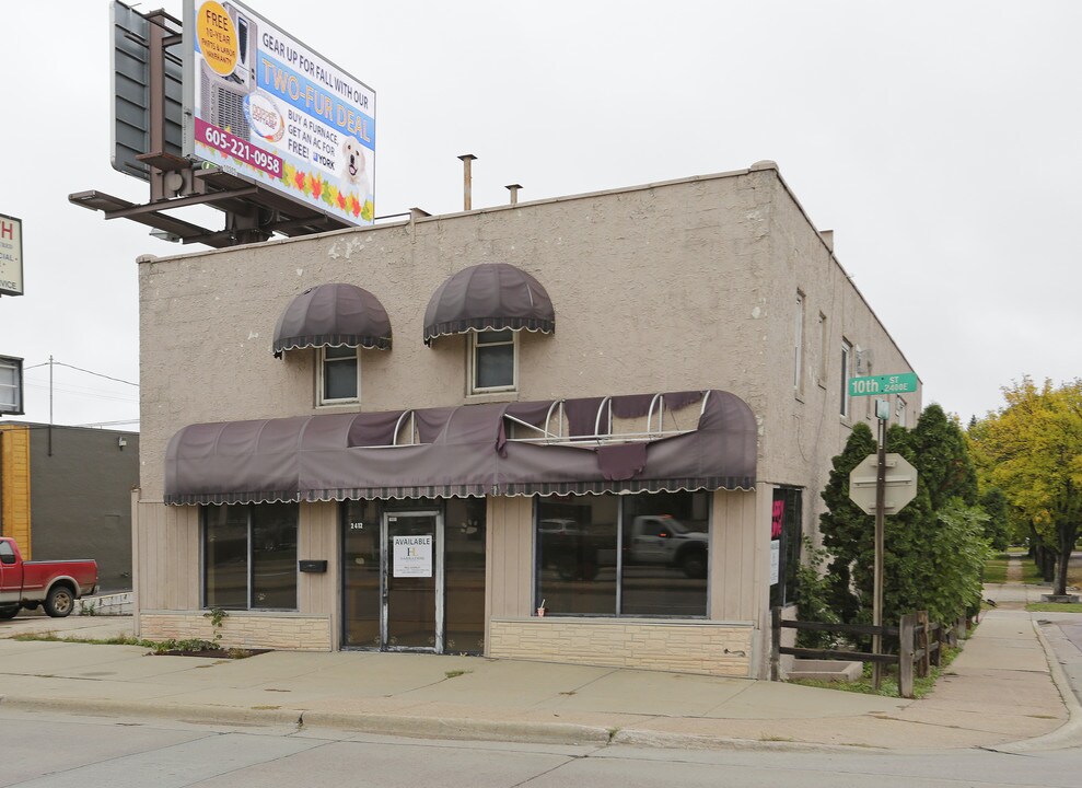 2410 E 10th St in Sioux Falls, SD - Building Photo