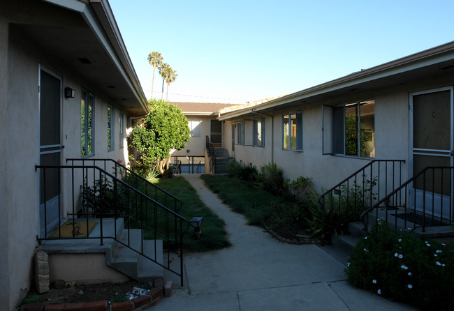 319 Lloyd Ave in Santa Barbara, CA - Building Photo - Building Photo