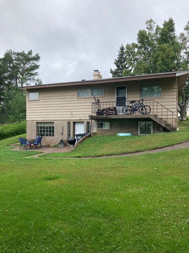 1618 Maple Grove Rd in Duluth, MN - Building Photo - Building Photo