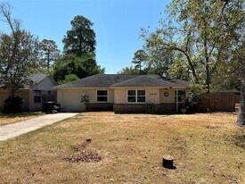 410 Broad Ripple Dr in Huffman, TX - Building Photo