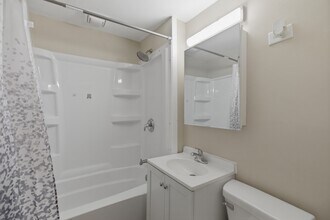 1752 Drake, Unit G in Chicago, IL - Building Photo - Building Photo