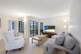 3625 Boca Ciega Dr in Naples, FL - Building Photo