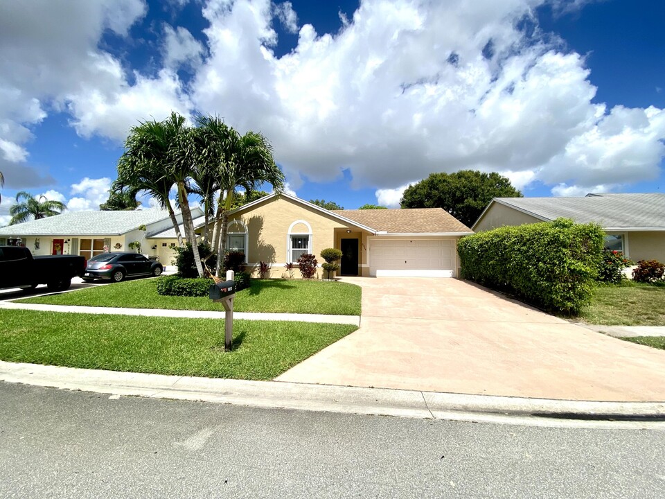 5314 Blueberry Hill Ave in Greenacres, FL - Building Photo