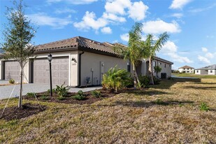 15725 Sunny Day Dr in Bradenton, FL - Foto de edificio - Building Photo