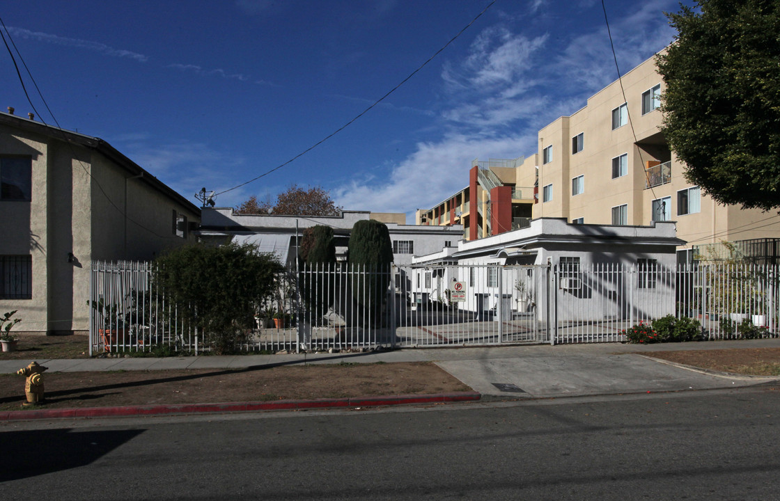 1633 Mariposa Ave in Los Angeles, CA - Building Photo