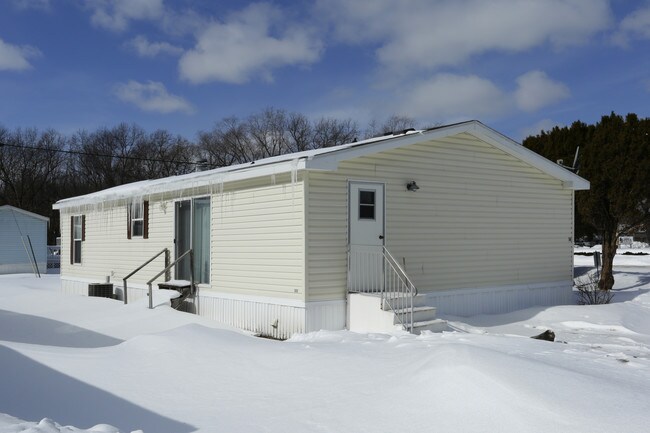 29200 County Road 20 in Elkhart, IN - Foto de edificio - Building Photo