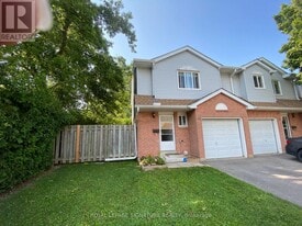 31 Parkview Dr in Orangeville, ON - Building Photo