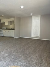 818 Highland Ave, Unit B in Williamstown, WV - Foto de edificio - Building Photo