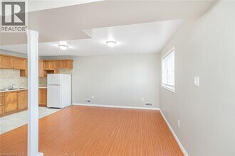 100 Burlington St E in Hamilton, ON - Building Photo - Building Photo